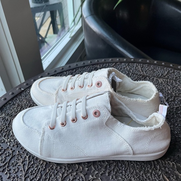 ✨VIONIC BEACH PISMO CASUAL SNEAKERS CREAM CANVAS 9 W WIDE - Picture 6 of 11